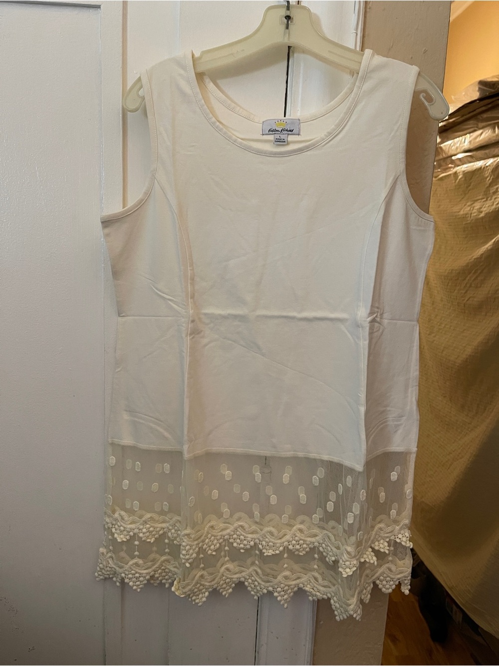 Kathleen Kirkwood Cream Sleeveless Lace-Hem tank